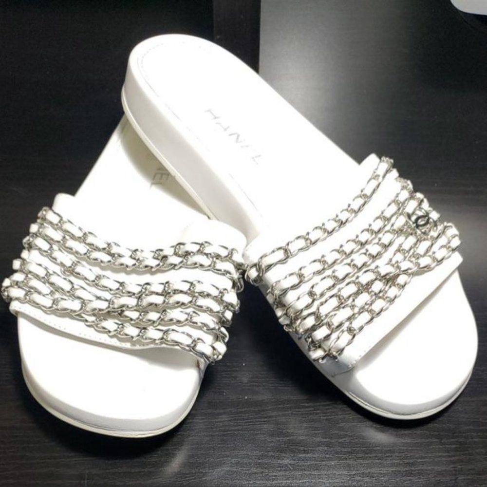 🔥Chanel White Multi Chain Summer Slide Sandals.😎🔥